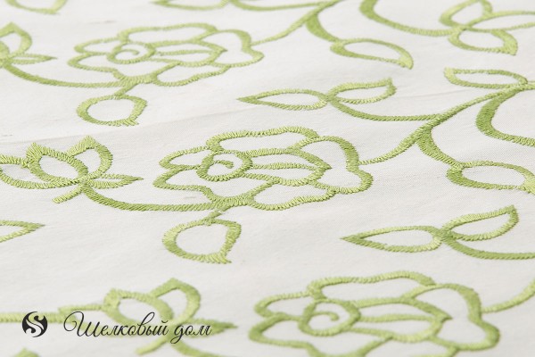 Шёлковая ткань Morning Glory с вышивкой зелёными цветами